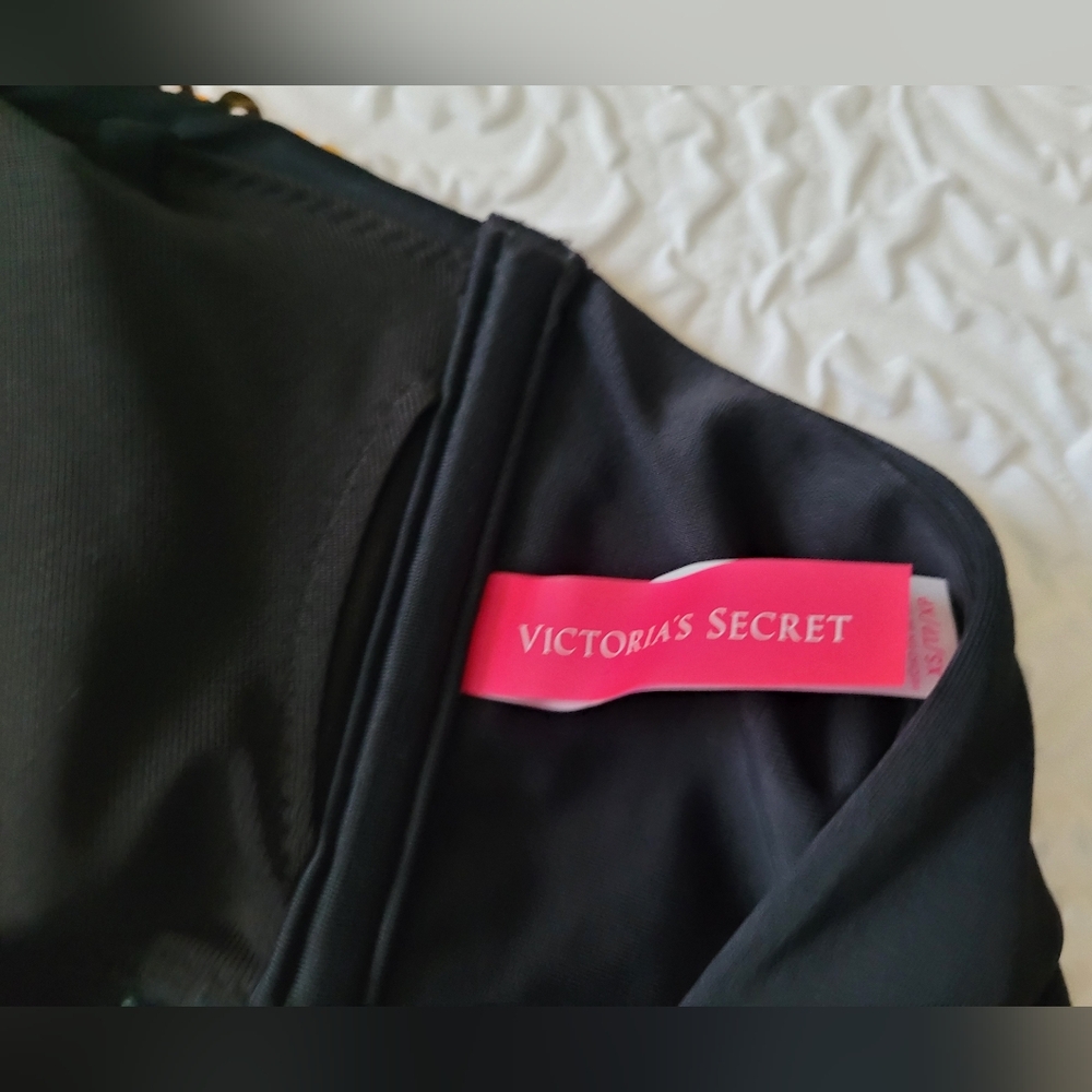 Victoria's Secret Sz XS Bikini Top - Picture 3 of 4